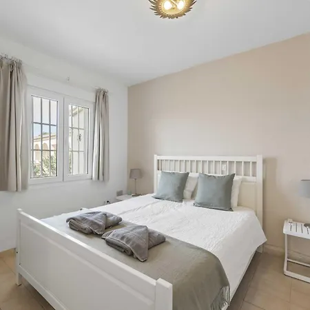 Вілла 1100 Beachfront First Line Марбелья