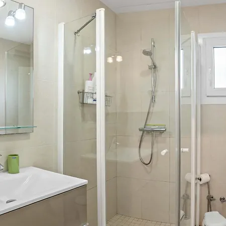 1100 Beachfront First Line