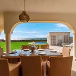 1100 Beachfront First Line فيلة *