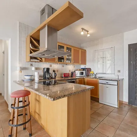 1100 Beachfront First Line