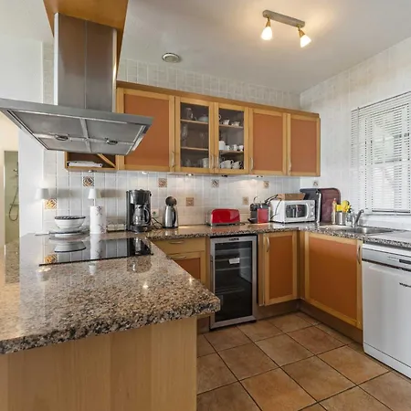 1100 Beachfront First Line מארבלה