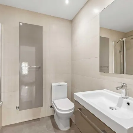 1100 Beachfront First Line