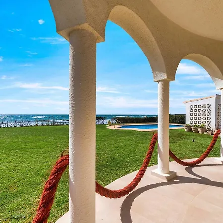 1100 Beachfront First Line Villa