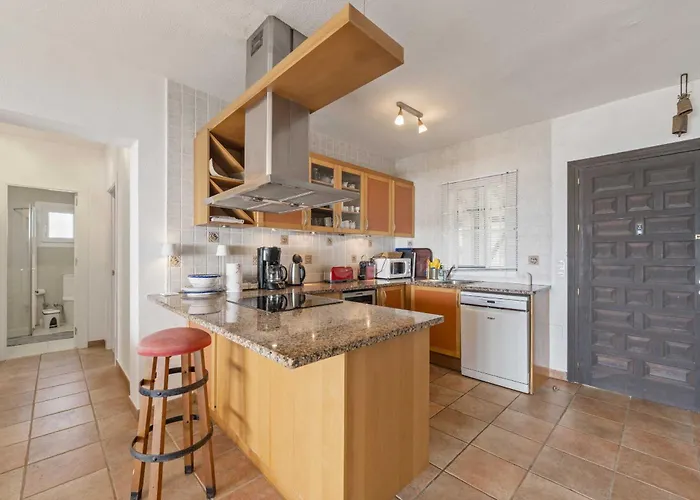 1100 Beachfront First Line