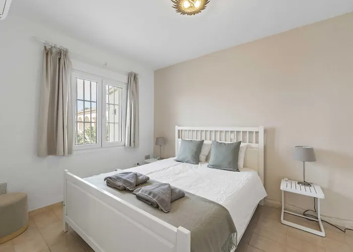 Вилла 1100 Beachfront First Line Марбелья