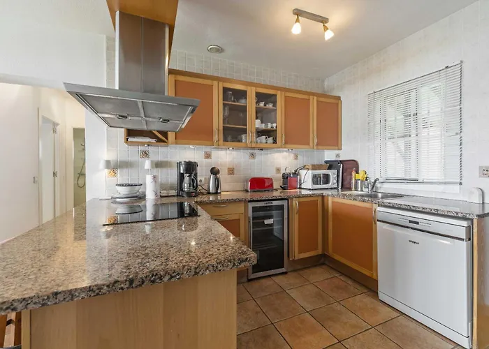 1100 Beachfront First Line 马尔韦利亚