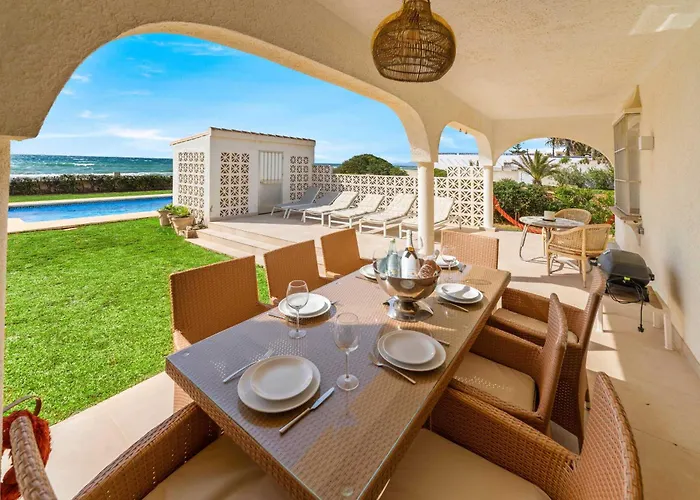 1100 Beachfront First Line