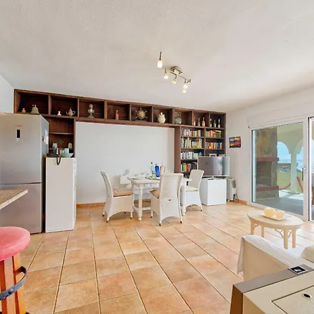 1100 Beachfront First Line * Μαρμπέλλα